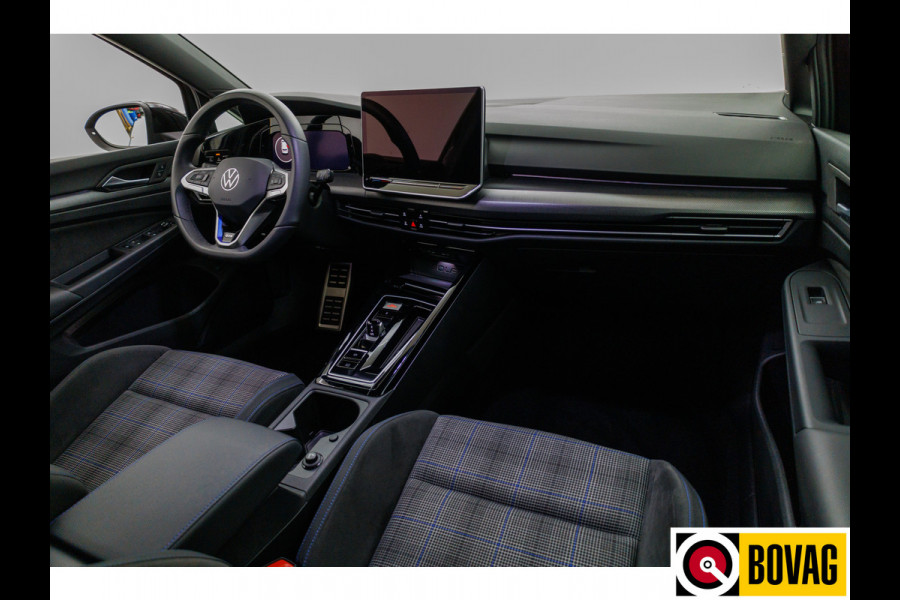 Volkswagen Golf 1.5 eHybrid GTE Black Style 272 PK | IQ Led | Elec. trekhaak | Headup | Stoel- & stuurverw. | PDC V + A, Camera, App. connect, Navigatie, 131 KM actieradius (WLTP)