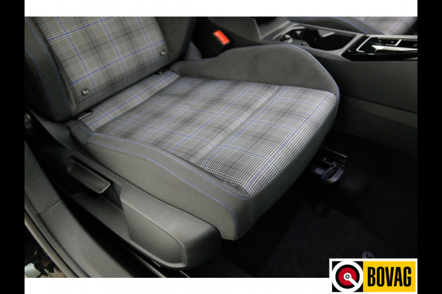 Volkswagen Golf 1.5 eHybrid GTE Black Style 272 PK | IQ Led | Elec. trekhaak | Headup | Stoel- & stuurverw. | PDC V + A, Camera, App. connect, Navigatie, 131 KM actieradius (WLTP)