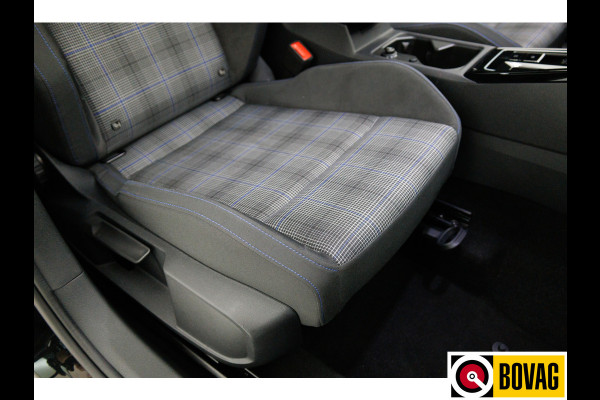 Volkswagen Golf 1.5 eHybrid GTE Black Style 272 PK | IQ Led | Elec. trekhaak | Headup | Stoel- & stuurverw. | PDC V + A, Camera, App. connect, Navigatie, 131 KM actieradius (WLTP)