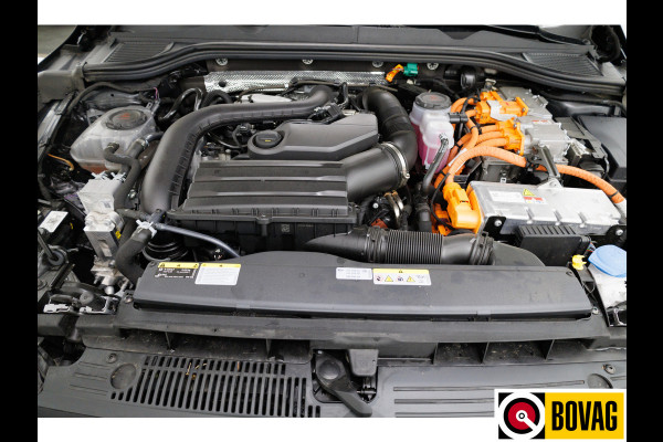 Volkswagen Golf 1.5 eHybrid GTE Black Style 272 PK | IQ Led | Elec. trekhaak | Headup | Stoel- & stuurverw. | PDC V + A, Camera, App. connect, Navigatie, 131 KM actieradius (WLTP)