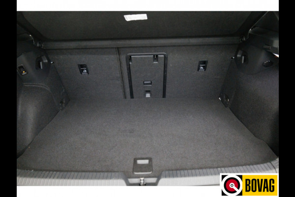 Volkswagen Golf 1.5 eHybrid GTE Black Style 272 PK | IQ Led | Elec. trekhaak | Headup | Stoel- & stuurverw. | PDC V + A, Camera, App. connect, Navigatie, 131 KM actieradius (WLTP)