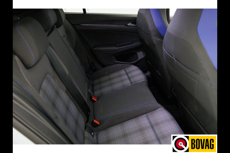 Volkswagen Golf 1.5 eHybrid GTE Black Style 272 PK | IQ Led | Elec. trekhaak | Headup | Stoel- & stuurverw. | PDC V + A, Camera, App. connect, Navigatie, 131 KM actieradius (WLTP)