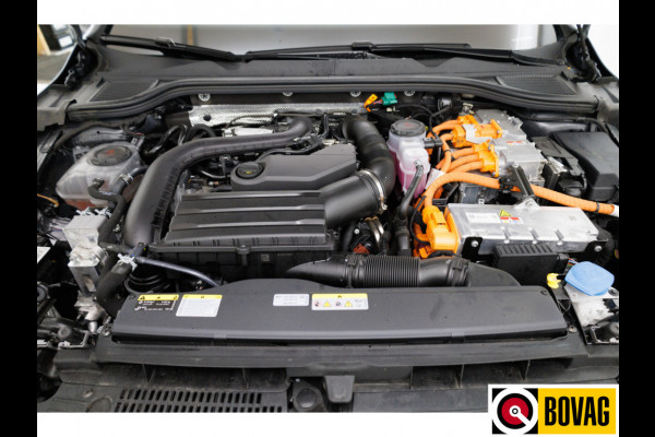 Volkswagen Golf 1.5 eHybrid GTE Black Style 272 PK | IQ Led | Elec. trekhaak | Headup | Stoel- & stuurverw. | PDC V + A, Camera, App. connect, Navigatie, 131 KM actieradius (WLTP)