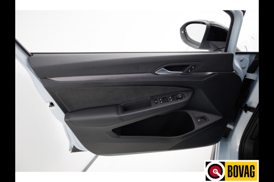 Volkswagen Golf 1.5 eHybrid GTE Black Style 272 PK | IQ Led | Elec. trekhaak | Headup | Stoel- & stuurverw. | PDC V + A, Camera, App. connect, Navigatie, 131 KM actieradius (WLTP)