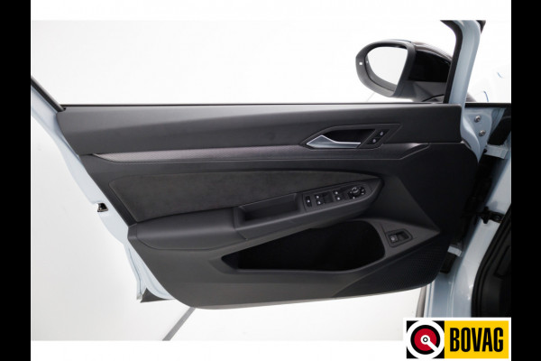 Volkswagen Golf 1.5 eHybrid GTE Black Style 272 PK | IQ Led | Elec. trekhaak | Headup | Stoel- & stuurverw. | PDC V + A, Camera, App. connect, Navigatie, 131 KM actieradius (WLTP)