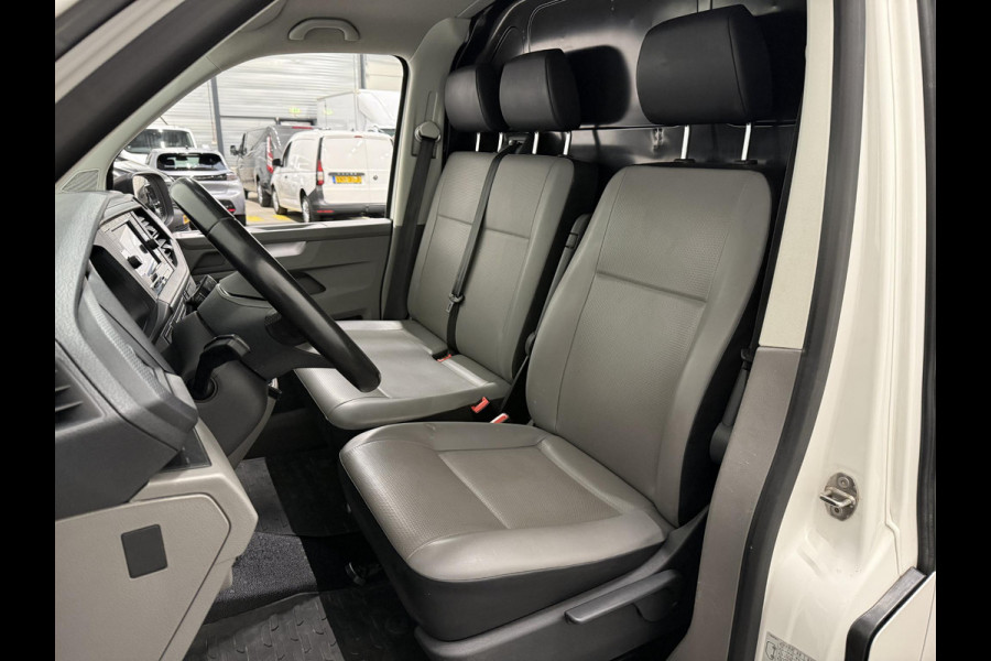 Volkswagen Transporter 2.0 TDI L2H1 30 Comfortline Airco Navi Trekhaak 2X schuifdeur Stoelverwarming Adaptieve Cruise Control