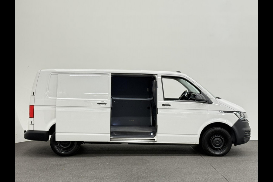 Volkswagen Transporter 2.0 TDI L2H1 30 Comfortline Airco Navi Trekhaak 2X schuifdeur Stoelverwarming Adaptieve Cruise Control