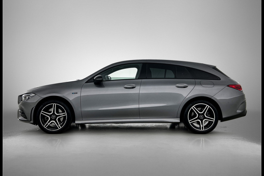 Mercedes-Benz CLA-Klasse Shooting Brake 250 e Business Solution AMG Limited 5 spaaks lichtmetalen velgen | MBUX wide screen | Navigatie | Parking support met camera achter | Inclusief 24 maanden MB Certified garantie voor Europa.