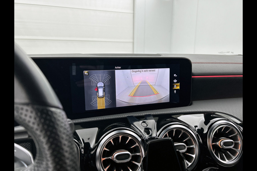Mercedes-Benz CLA-Klasse Shooting Brake 250 e Business Solution AMG Limited 5 spaaks lichtmetalen velgen | MBUX wide screen | Navigatie | Parking support met camera achter | Inclusief 24 maanden MB Certified garantie voor Europa.