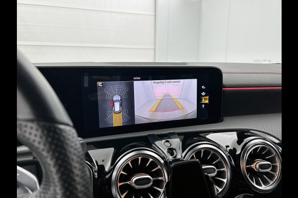 Mercedes-Benz CLA-Klasse Shooting Brake 250 e Business Solution AMG Limited 5 spaaks lichtmetalen velgen | MBUX wide screen | Navigatie | Parking support met camera achter | Inclusief 24 maanden MB Certified garantie voor Europa.