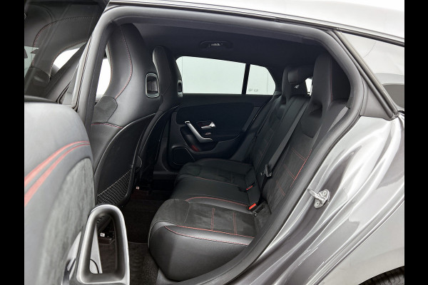 Mercedes-Benz CLA-Klasse Shooting Brake 250 e Business Solution AMG Limited 5 spaaks lichtmetalen velgen | MBUX wide screen | Navigatie | Parking support met camera achter | Inclusief 24 maanden MB Certified garantie voor Europa.