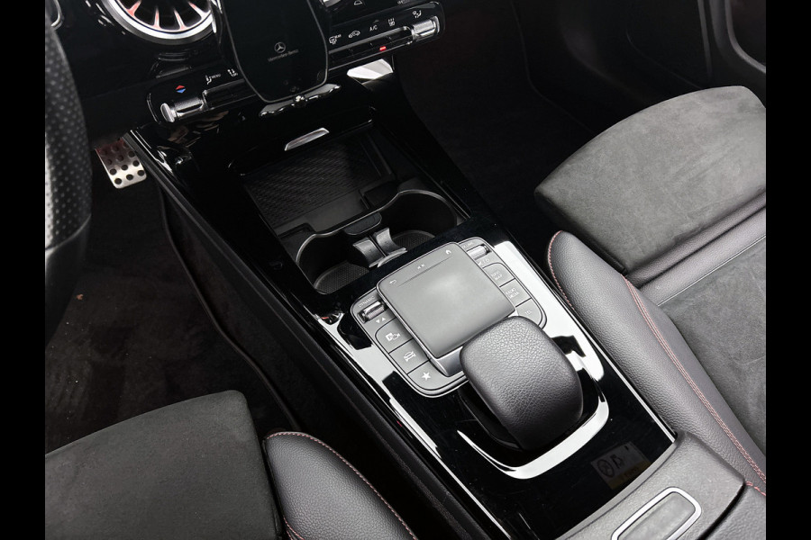 Mercedes-Benz CLA-Klasse Shooting Brake 250 e Business Solution AMG Limited 5 spaaks lichtmetalen velgen | MBUX wide screen | Navigatie | Parking support met camera achter | Inclusief 24 maanden MB Certified garantie voor Europa.