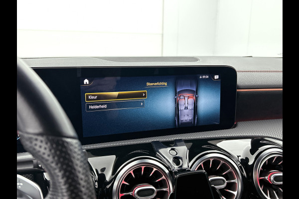 Mercedes-Benz CLA-Klasse Shooting Brake 250 e Business Solution AMG Limited 5 spaaks lichtmetalen velgen | MBUX wide screen | Navigatie | Parking support met camera achter | Inclusief 24 maanden MB Certified garantie voor Europa.