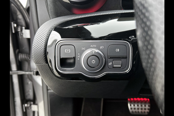 Mercedes-Benz CLA-Klasse Shooting Brake 250 e Business Solution AMG Limited 5 spaaks lichtmetalen velgen | MBUX wide screen | Navigatie | Parking support met camera achter | Inclusief 24 maanden MB Certified garantie voor Europa.