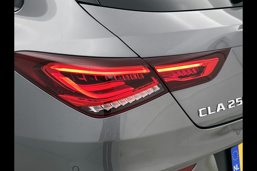 Mercedes-Benz CLA-Klasse Shooting Brake 250 e Business Solution AMG Limited 5 spaaks lichtmetalen velgen | MBUX wide screen | Navigatie | Parking support met camera achter | Inclusief 24 maanden MB Certified garantie voor Europa.