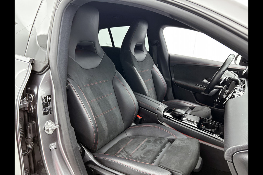 Mercedes-Benz CLA-Klasse Shooting Brake 250 e Business Solution AMG Limited 5 spaaks lichtmetalen velgen | MBUX wide screen | Navigatie | Parking support met camera achter | Inclusief 24 maanden MB Certified garantie voor Europa.
