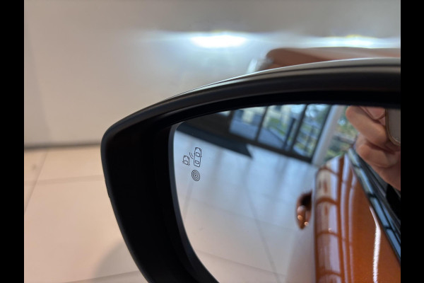 Peugeot e-2008 EV GT 50 kWh SOH 100% | Panoramadak | Stoelverwarming | Navigatie | Android auto / Apple carplay