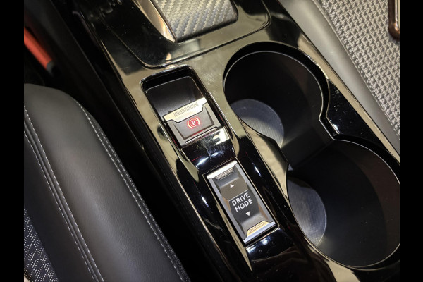 Peugeot e-2008 EV GT 50 kWh SOH 100% | Panoramadak | Stoelverwarming | Navigatie | Android auto / Apple carplay