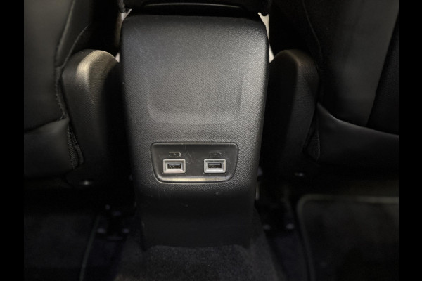 Peugeot e-2008 EV GT 50 kWh SOH 100% | Panoramadak | Stoelverwarming | Navigatie | Android auto / Apple carplay