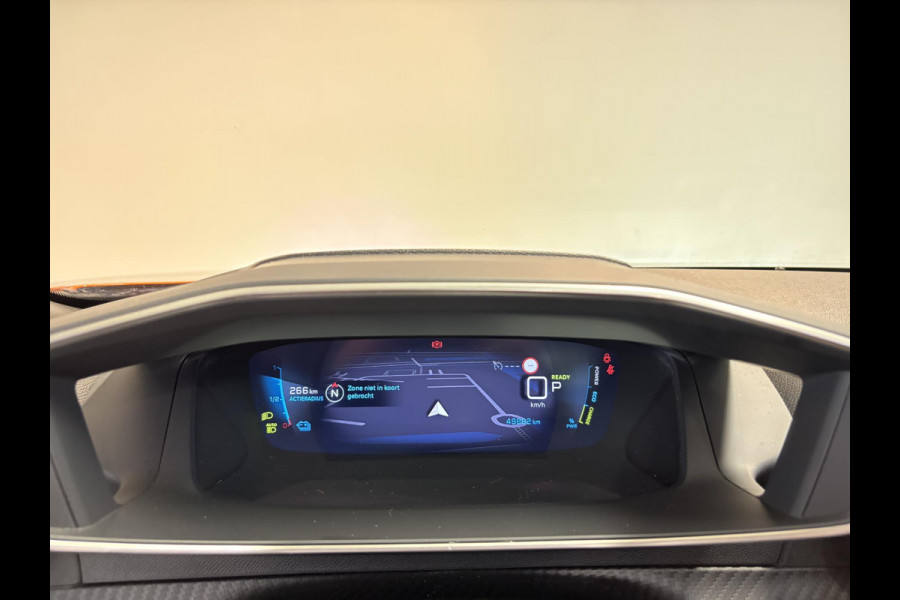 Peugeot e-2008 EV GT 50 kWh SOH 100% | Panoramadak | Stoelverwarming | Navigatie | Android auto / Apple carplay