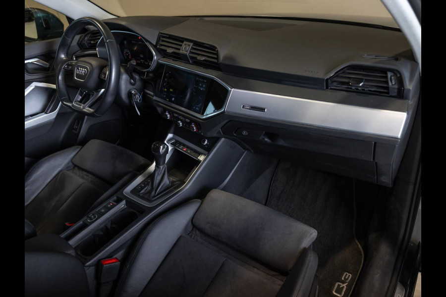 Audi Q3 35 TFSI S edition / 150pk / Trekhaak / Stoelverwarming / Achteruitrij camera /