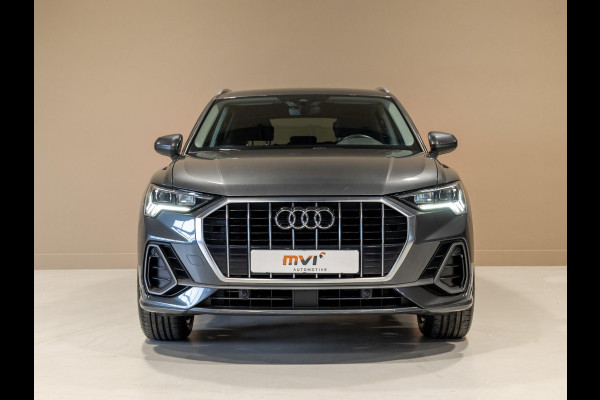 Audi Q3 35 TFSI S edition / 150pk / Trekhaak / Stoelverwarming / Achteruitrij camera /