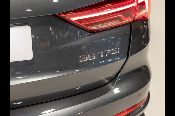 Audi Q3 35 TFSI S edition / 150pk / Trekhaak / Stoelverwarming / Achteruitrij camera /
