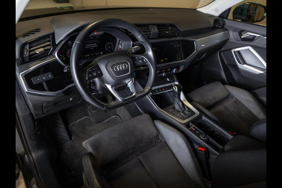 Audi Q3 35 TFSI S edition / 150pk / Trekhaak / Stoelverwarming / Achteruitrij camera /
