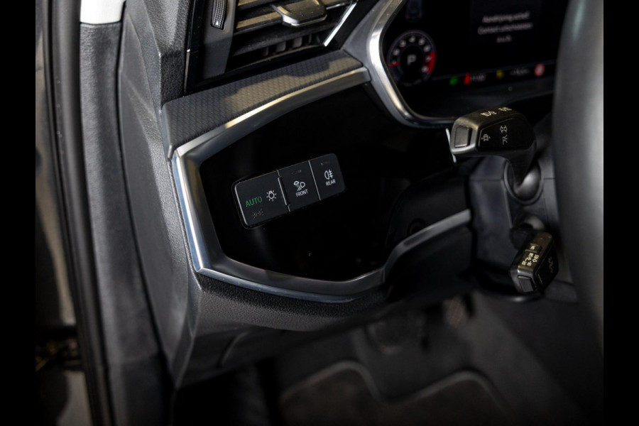 Audi Q3 35 TFSI S edition / 150pk / Trekhaak / Stoelverwarming / Achteruitrij camera /