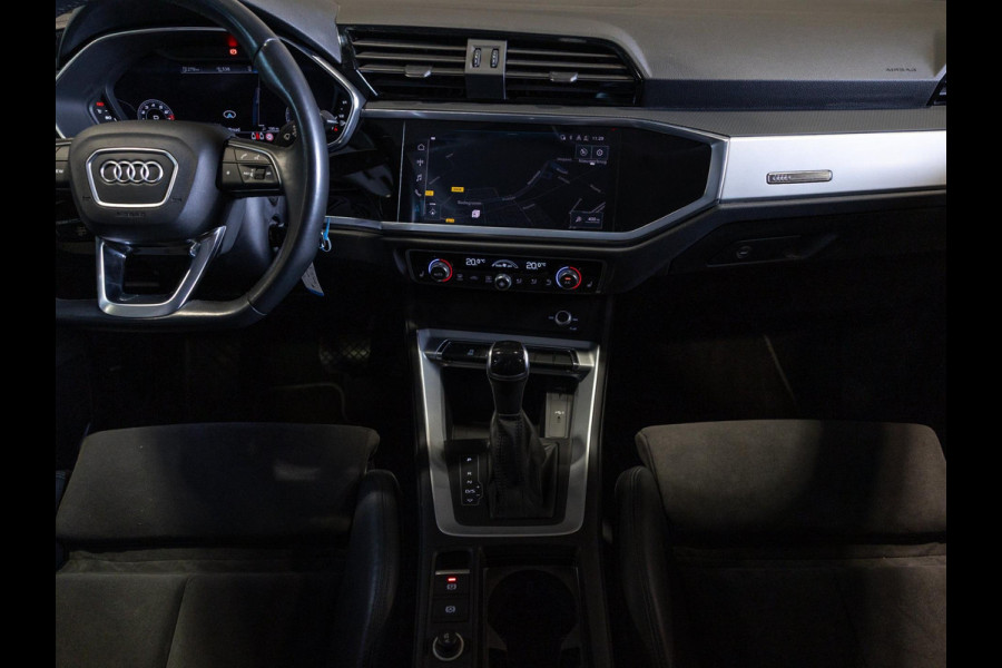 Audi Q3 35 TFSI S edition / 150pk / Trekhaak / Stoelverwarming / Achteruitrij camera /