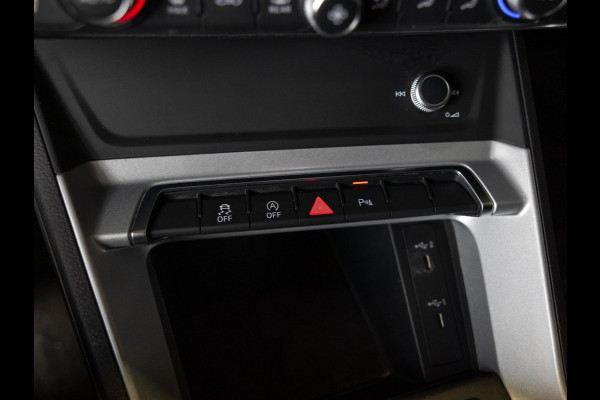 Audi Q3 35 TFSI S edition / 150pk / Trekhaak / Stoelverwarming / Achteruitrij camera /