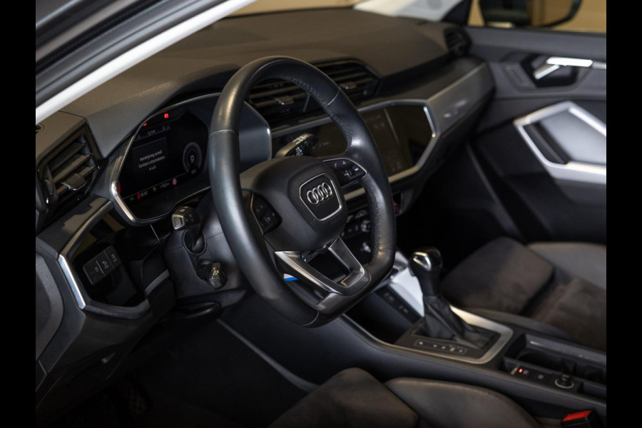 Audi Q3 35 TFSI S edition / 150pk / Trekhaak / Stoelverwarming / Achteruitrij camera /