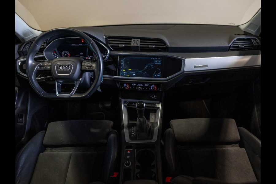 Audi Q3 35 TFSI S edition / 150pk / Trekhaak / Stoelverwarming / Achteruitrij camera /