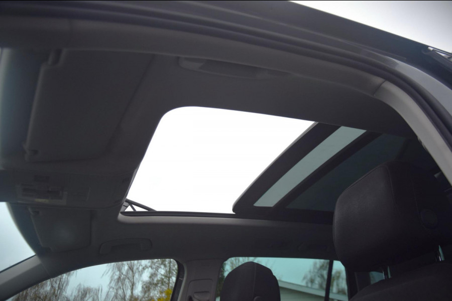 Volkswagen Tiguan 1.4 TSI Connected Series Panoramadak / Comfortstoelen / Carplay