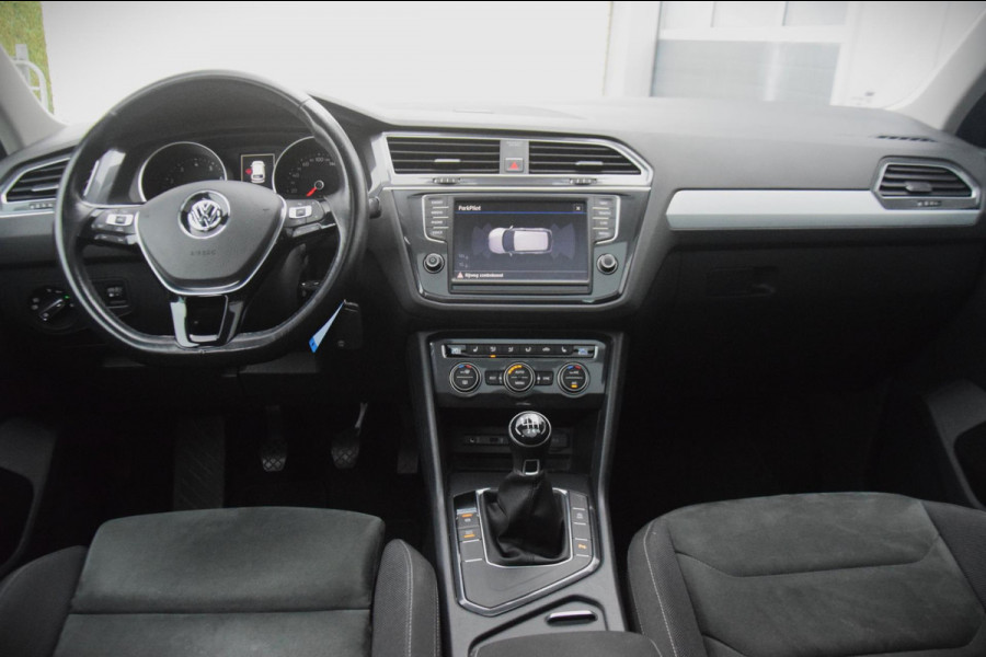 Volkswagen Tiguan 1.4 TSI Connected Series Panoramadak / Comfortstoelen / Carplay