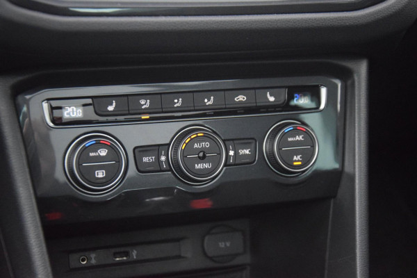 Volkswagen Tiguan 1.4 TSI Connected Series Panoramadak / Comfortstoelen / Carplay