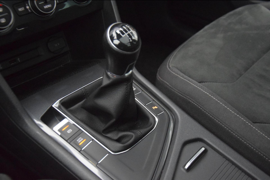 Volkswagen Tiguan 1.4 TSI Connected Series Panoramadak / Comfortstoelen / Carplay