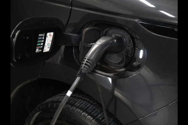 Land Rover Range Rover Evoque 1.5 P300e AWD R-Dynamic HSE [TREKHAAK, SCHUIFKANTELDAK, CAMERA, PDC V+A, APPLE CARPLAY, ANDROID AUTO, MERIDIAN, ELECTRISCHE STOELEN, CRUISE CONTROL, NIEUWSTAAT]