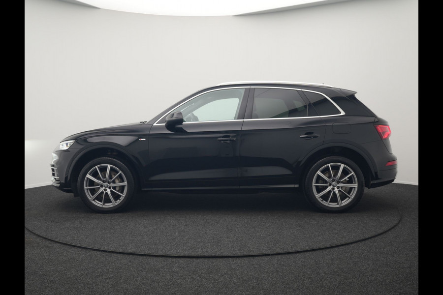 Audi Q5 50 TFSI e quattro S Line Plug In Hybrid 300pk Dealer O.H PHEV | Camera | Keyless | Sportstoelen Verwarmd | S Sportstuur | Navigatie Plus | Apple Carplay | Virtual | DAB | 20"L.M |