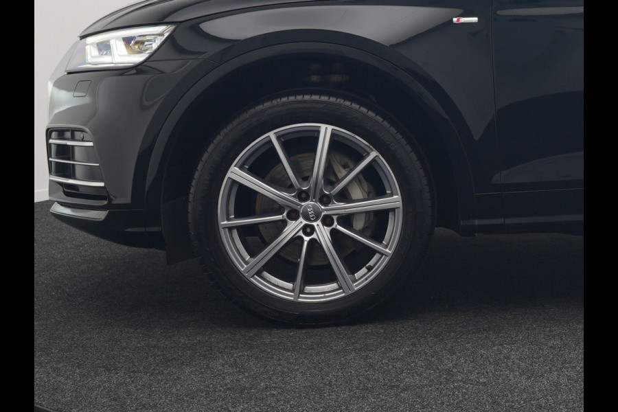 Audi Q5 50 TFSI e quattro S Line Plug In Hybrid 300pk Dealer O.H PHEV | Camera | Keyless | Sportstoelen Verwarmd | S Sportstuur | Navigatie Plus | Apple Carplay | Virtual | DAB | 20"L.M |