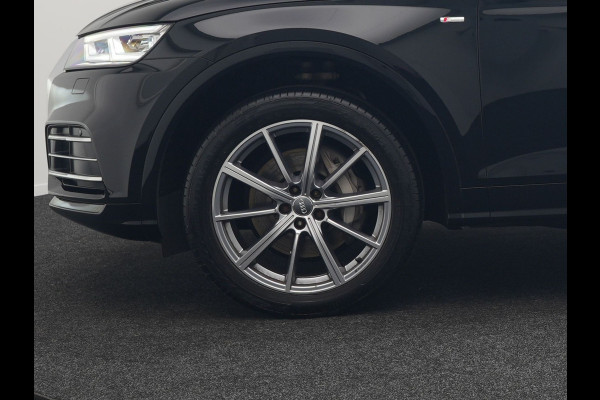 Audi Q5 50 TFSI e quattro S Line Plug In Hybrid 300pk Dealer O.H PHEV | Camera | Keyless | Sportstoelen Verwarmd | S Sportstuur | Navigatie Plus | Apple Carplay | Virtual | DAB | 20"L.M |