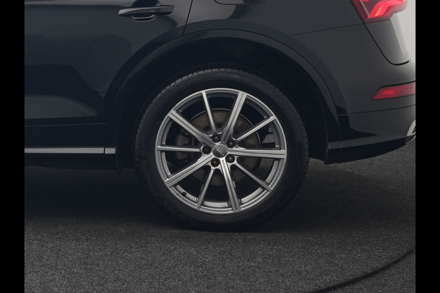 Audi Q5 50 TFSI e quattro S Line Plug In Hybrid 300pk Dealer O.H PHEV | Camera | Keyless | Sportstoelen Verwarmd | S Sportstuur | Navigatie Plus | Apple Carplay | Virtual | DAB | 20"L.M |