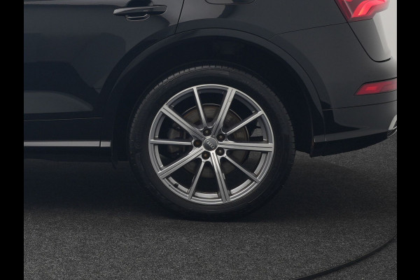 Audi Q5 50 TFSI e quattro S Line Plug In Hybrid 300pk Dealer O.H PHEV | Camera | Keyless | Sportstoelen Verwarmd | S Sportstuur | Navigatie Plus | Apple Carplay | Virtual | DAB | 20"L.M |