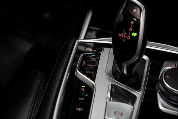 BMW 7 Serie 730d xDrive High Executive *M-Sport / Harman-Kardon / Panorama / HUD / Soft-Close*