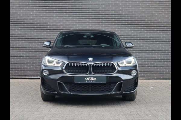 BMW X2 sDrive18i High Executive M Sport Pakket Automaat / Navigatiesysteem Plus / Panoramadak / 19 Inch / Hifi / LED / Head-Up Display / Achteruitrijcamera / Shadow Line / M Sportstoelen