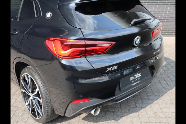 BMW X2 sDrive18i High Executive M Sport Pakket Automaat / Navigatiesysteem Plus / Panoramadak / 19 Inch / Hifi / LED / Head-Up Display / Achteruitrijcamera / Shadow Line / M Sportstoelen