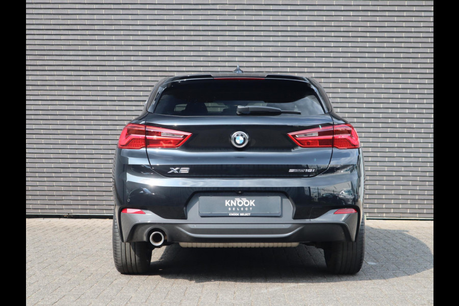 BMW X2 sDrive18i High Executive M Sport Pakket Automaat / Navigatiesysteem Plus / Panoramadak / 19 Inch / Hifi / LED / Head-Up Display / Achteruitrijcamera / Shadow Line / M Sportstoelen