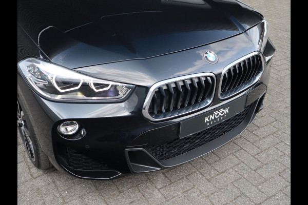 BMW X2 sDrive18i High Executive M Sport Pakket Automaat / Navigatiesysteem Plus / Panoramadak / 19 Inch / Hifi / LED / Head-Up Display / Achteruitrijcamera / Shadow Line / M Sportstoelen