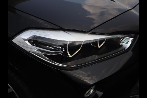 BMW X2 sDrive18i High Executive M Sport Pakket Automaat / Navigatiesysteem Plus / Panoramadak / 19 Inch / Hifi / LED / Head-Up Display / Achteruitrijcamera / Shadow Line / M Sportstoelen