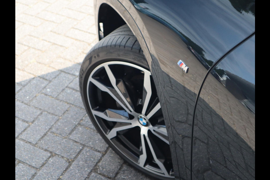 BMW X2 sDrive18i High Executive M Sport Pakket Automaat / Navigatiesysteem Plus / Panoramadak / 19 Inch / Hifi / LED / Head-Up Display / Achteruitrijcamera / Shadow Line / M Sportstoelen